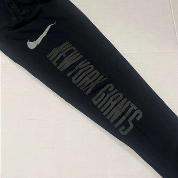 Nike New York Giants Long Sleeve Black Logo Tee - Picture 2 of 2